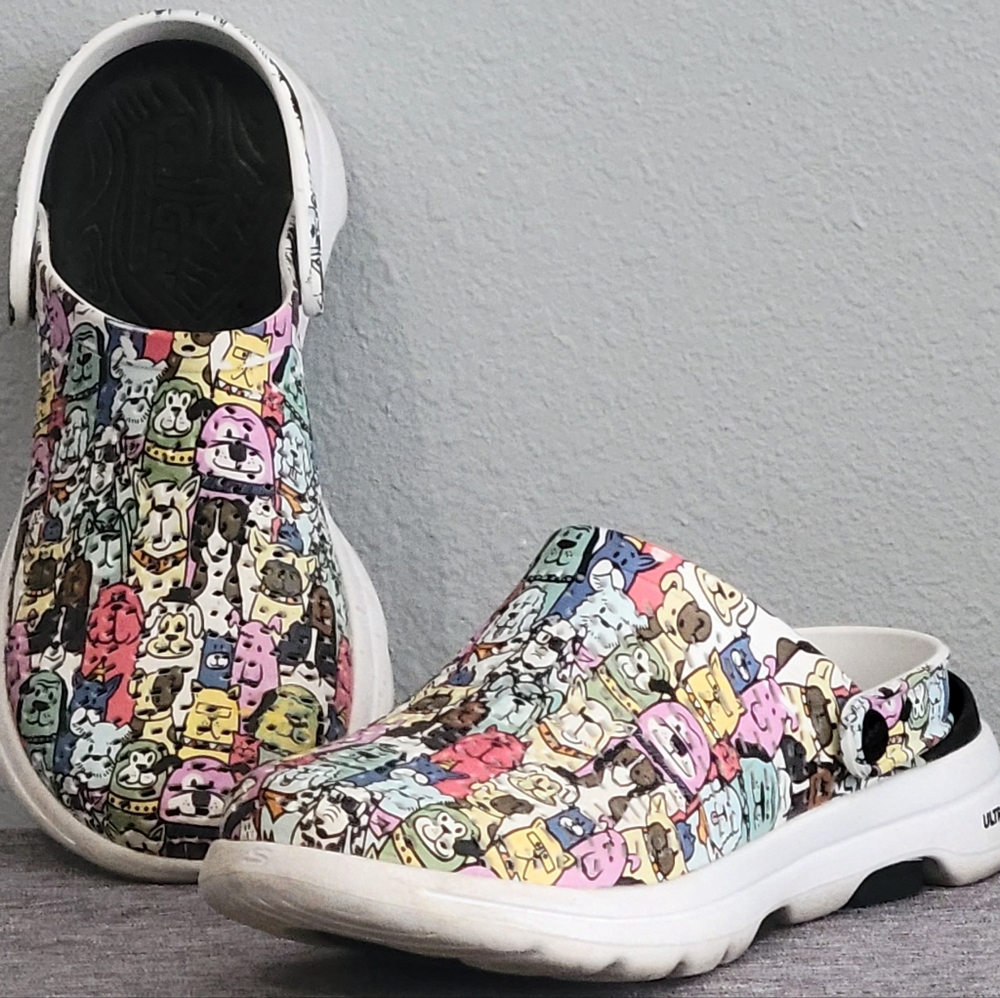 Skechers 5-dog clogs, barely worn